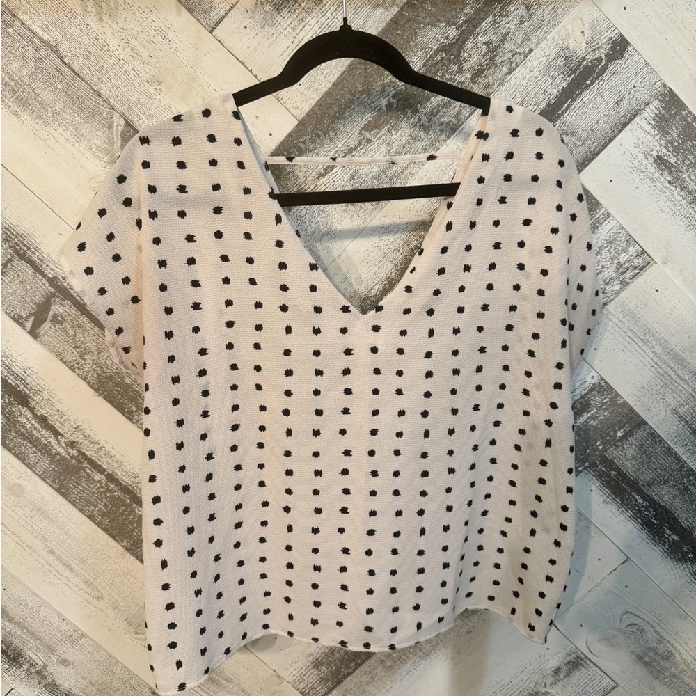 Forever 21 Black and White Patterned Blouse